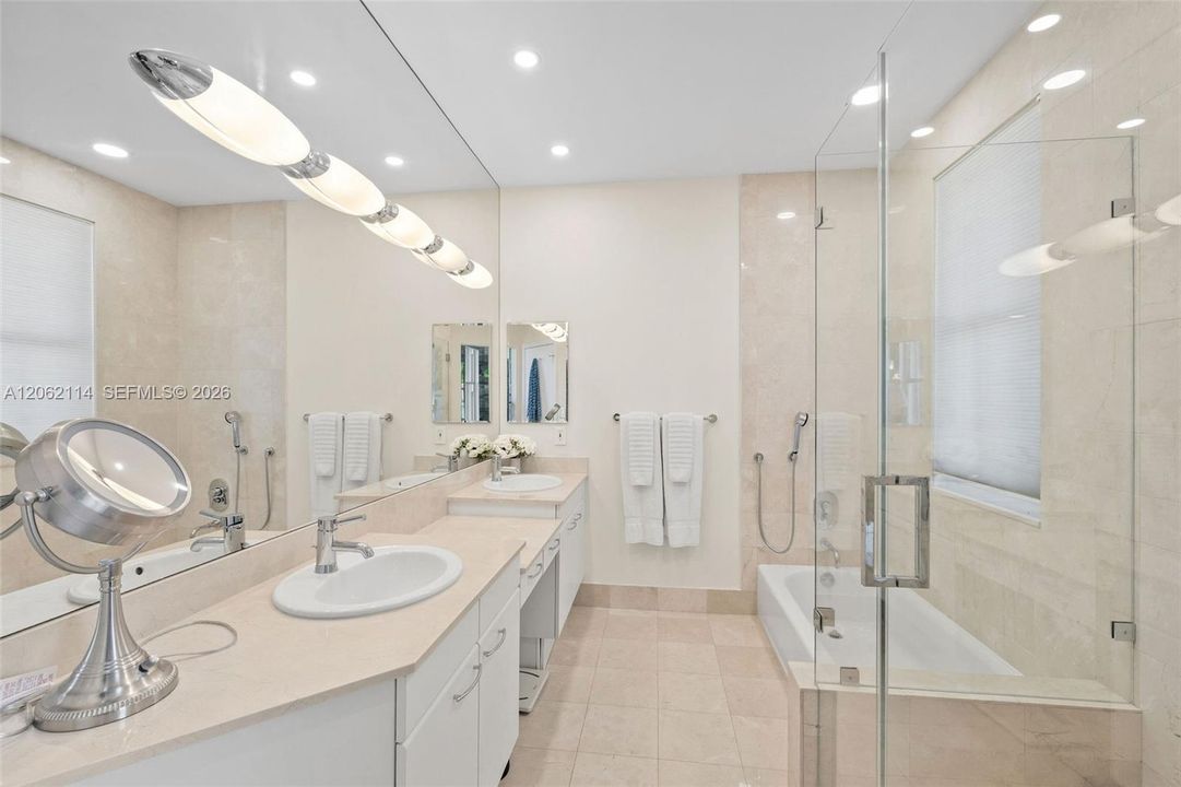 For Rent: $11,000 (3 beds, 4 baths, 3200 Square Feet)