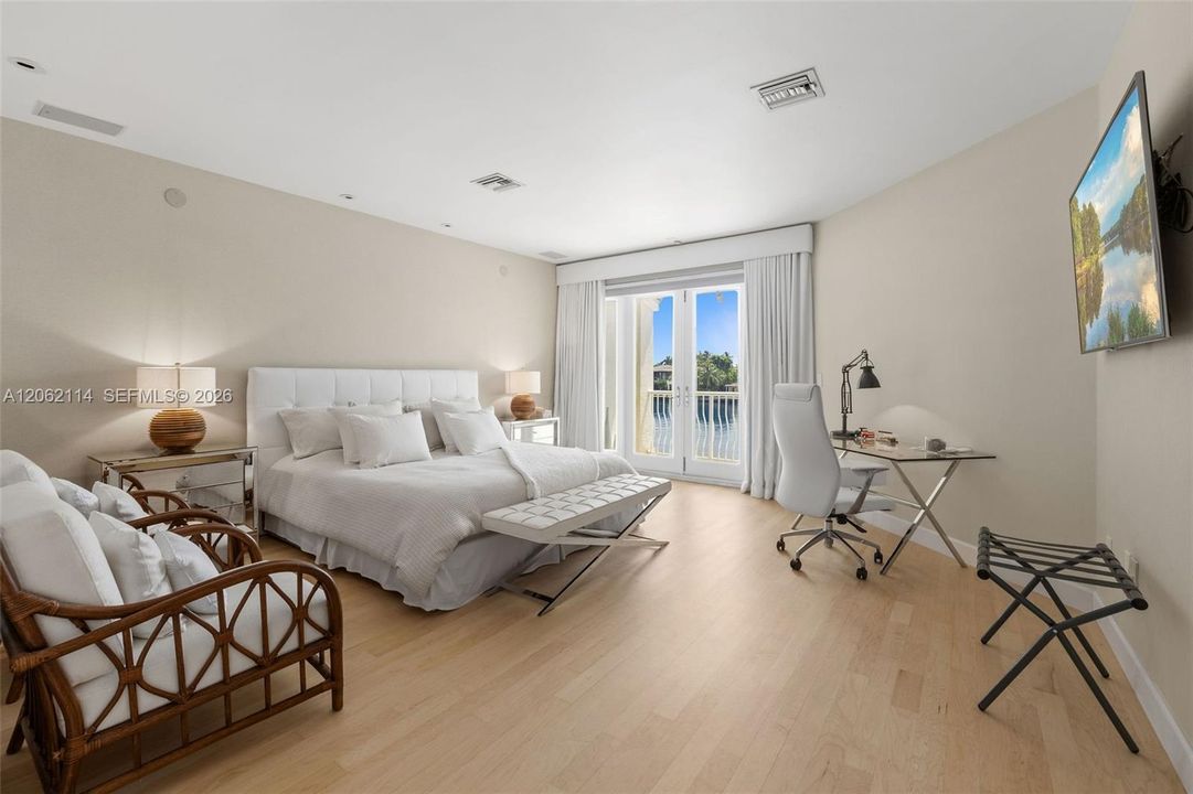 For Rent: $11,000 (3 beds, 4 baths, 3200 Square Feet)