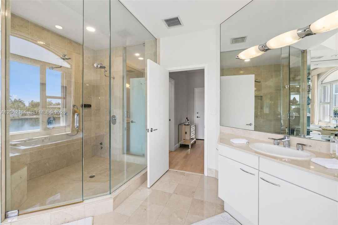 For Rent: $11,000 (3 beds, 4 baths, 3200 Square Feet)