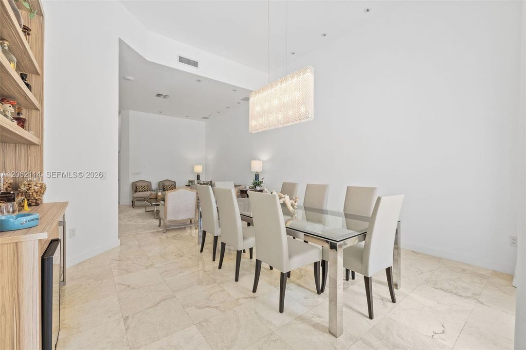 For Rent: $11,000 (3 beds, 4 baths, 3200 Square Feet)
