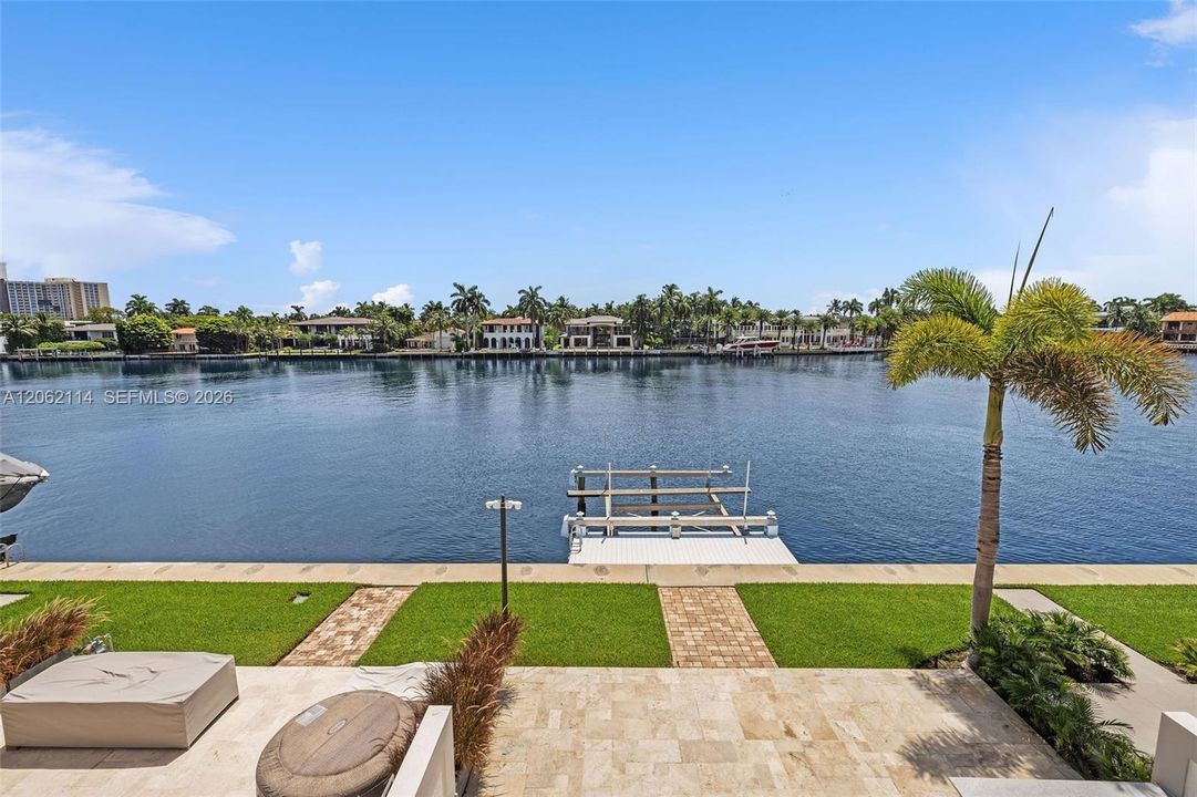 For Rent: $11,000 (3 beds, 4 baths, 3200 Square Feet)