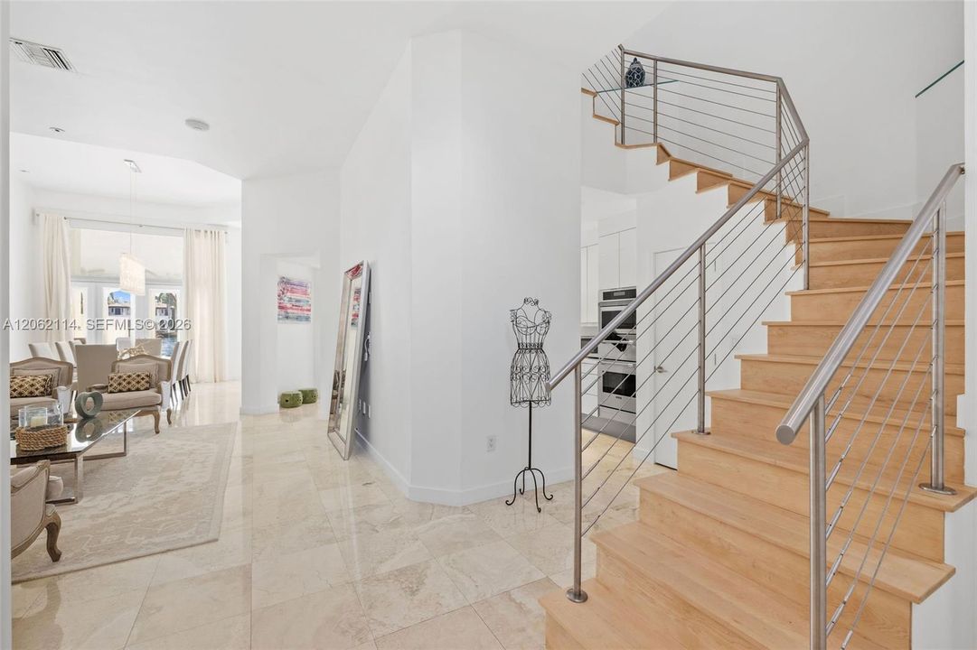 For Rent: $11,000 (3 beds, 4 baths, 3200 Square Feet)