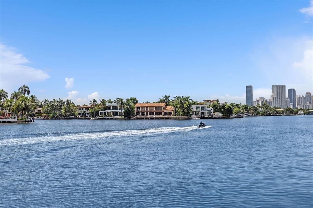 For Rent: $11,000 (3 beds, 4 baths, 3200 Square Feet)