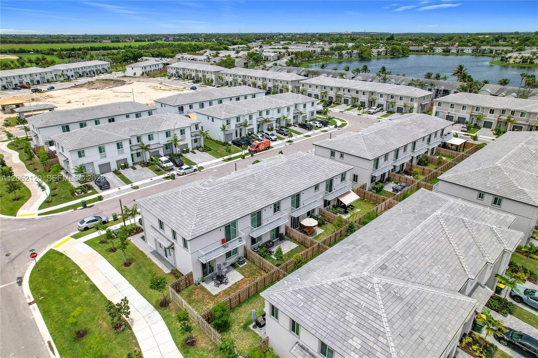 На продажу: $385,000 (3 спален, 2 ванн, 1642 Квадратных фут)