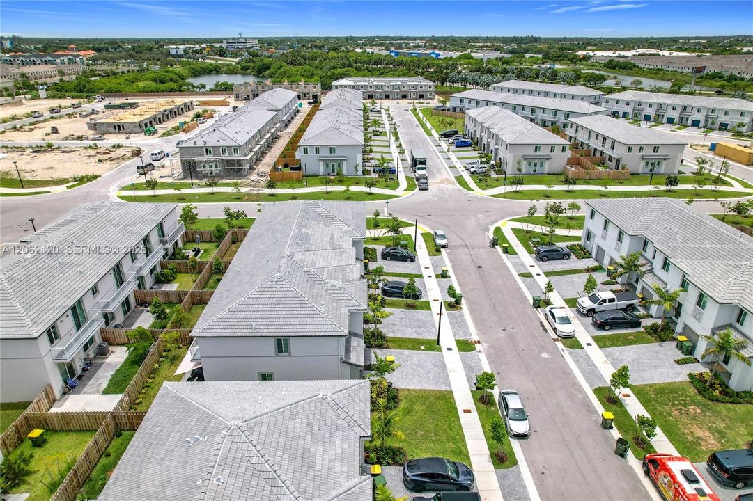 На продажу: $385,000 (3 спален, 2 ванн, 1642 Квадратных фут)