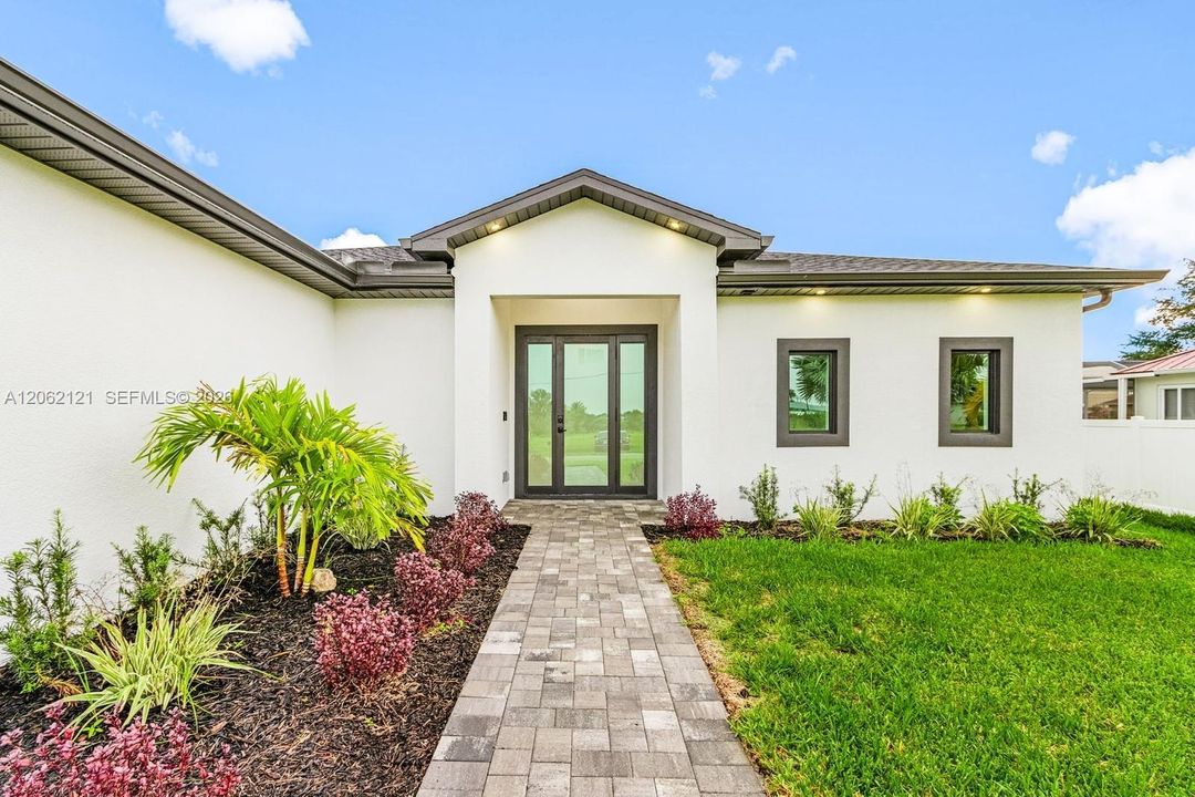 For Sale: $360,000 (3 beds, 2 baths, 1581 Square Feet)