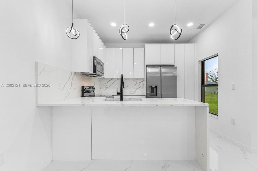 For Sale: $360,000 (3 beds, 2 baths, 1581 Square Feet)