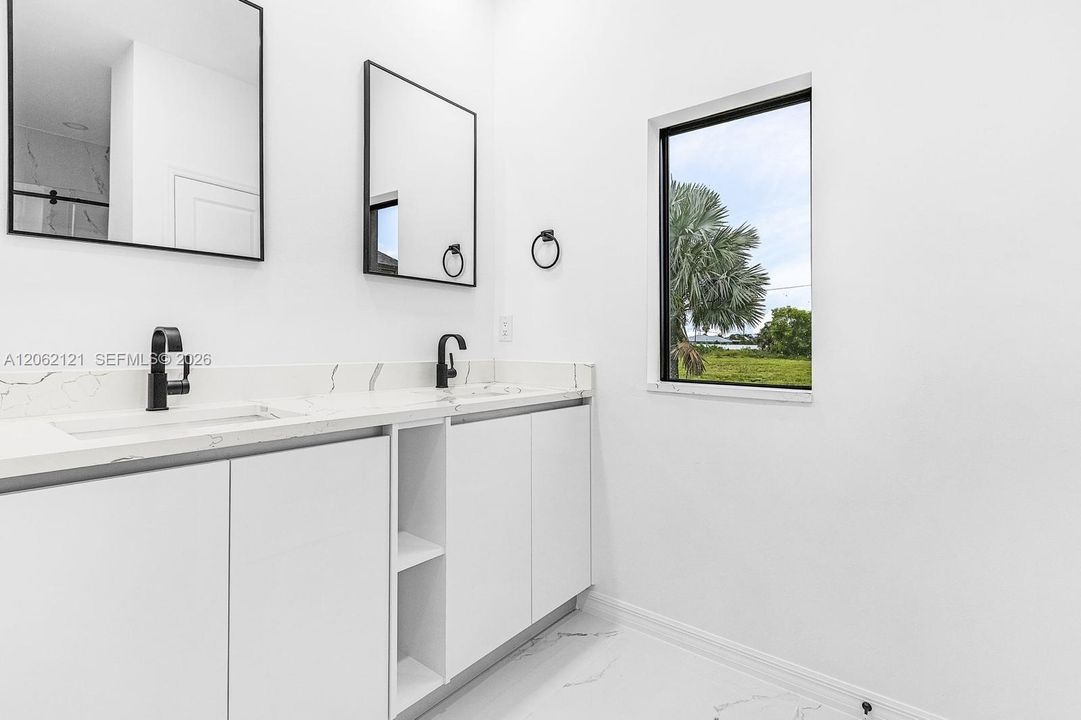 For Sale: $360,000 (3 beds, 2 baths, 1581 Square Feet)