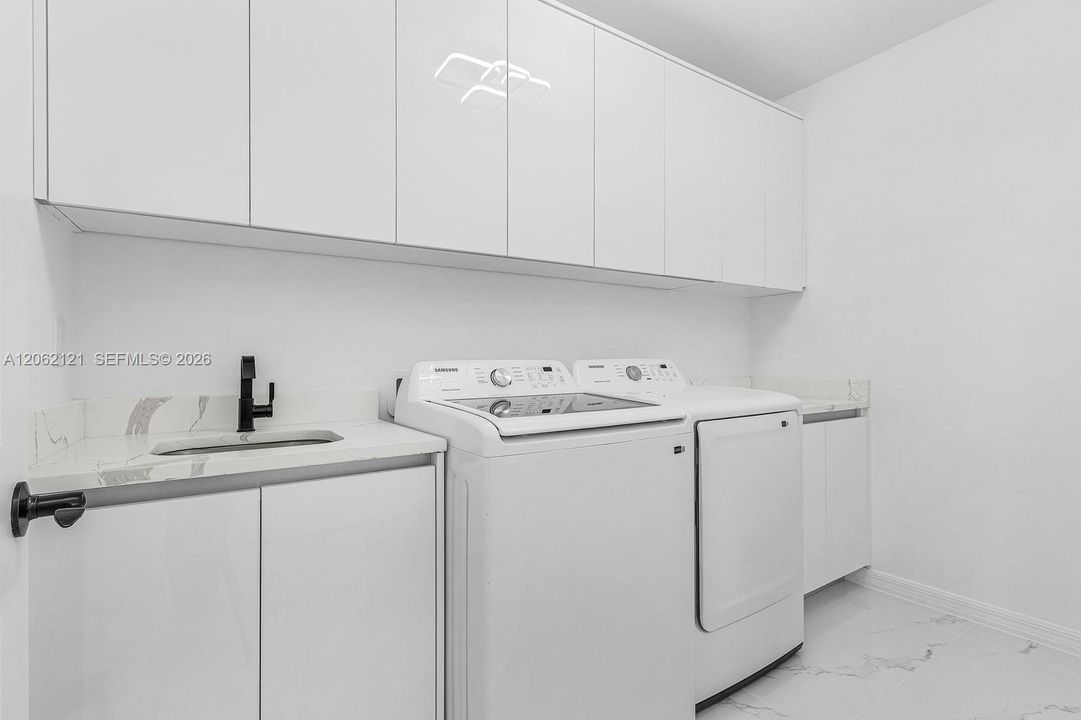 For Sale: $360,000 (3 beds, 2 baths, 1581 Square Feet)