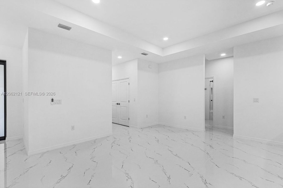 For Sale: $360,000 (3 beds, 2 baths, 1581 Square Feet)
