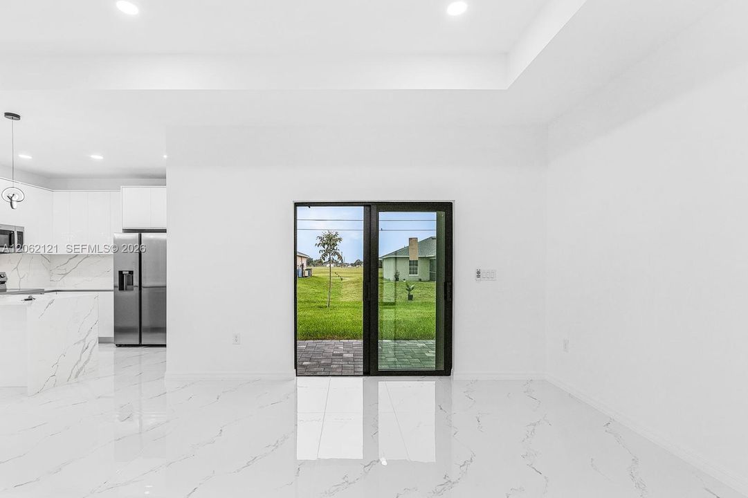 For Sale: $360,000 (3 beds, 2 baths, 1581 Square Feet)