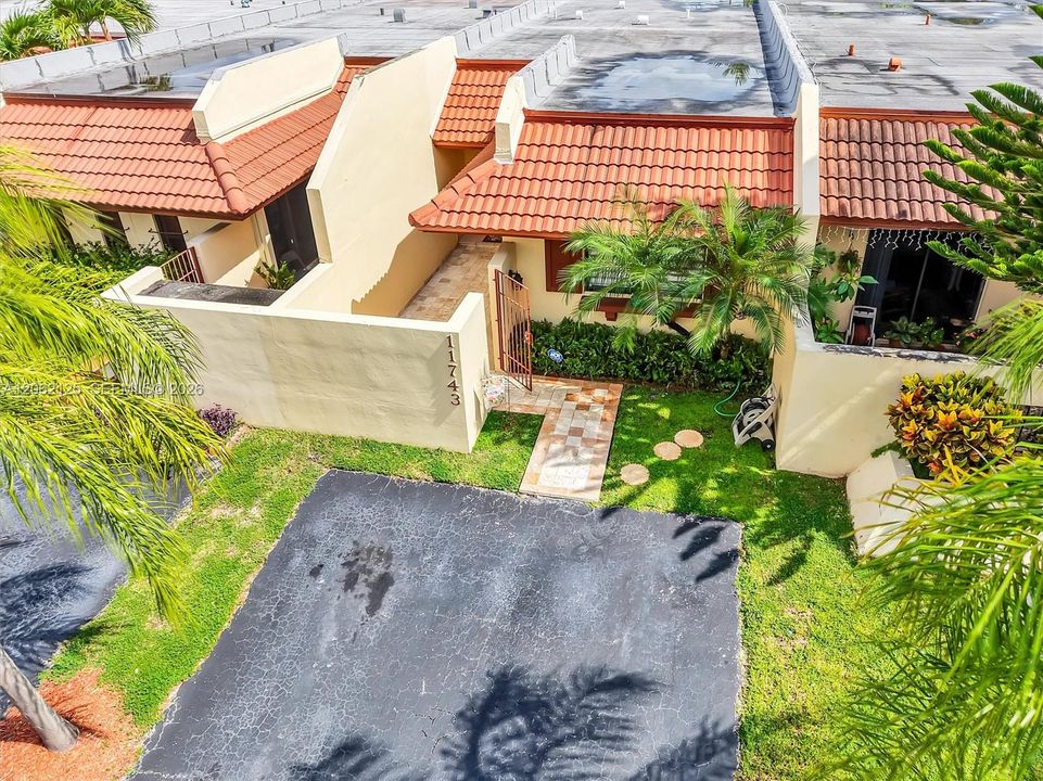 For Sale: $475,000 (2 beds, 2 baths, 1236 Square Feet)