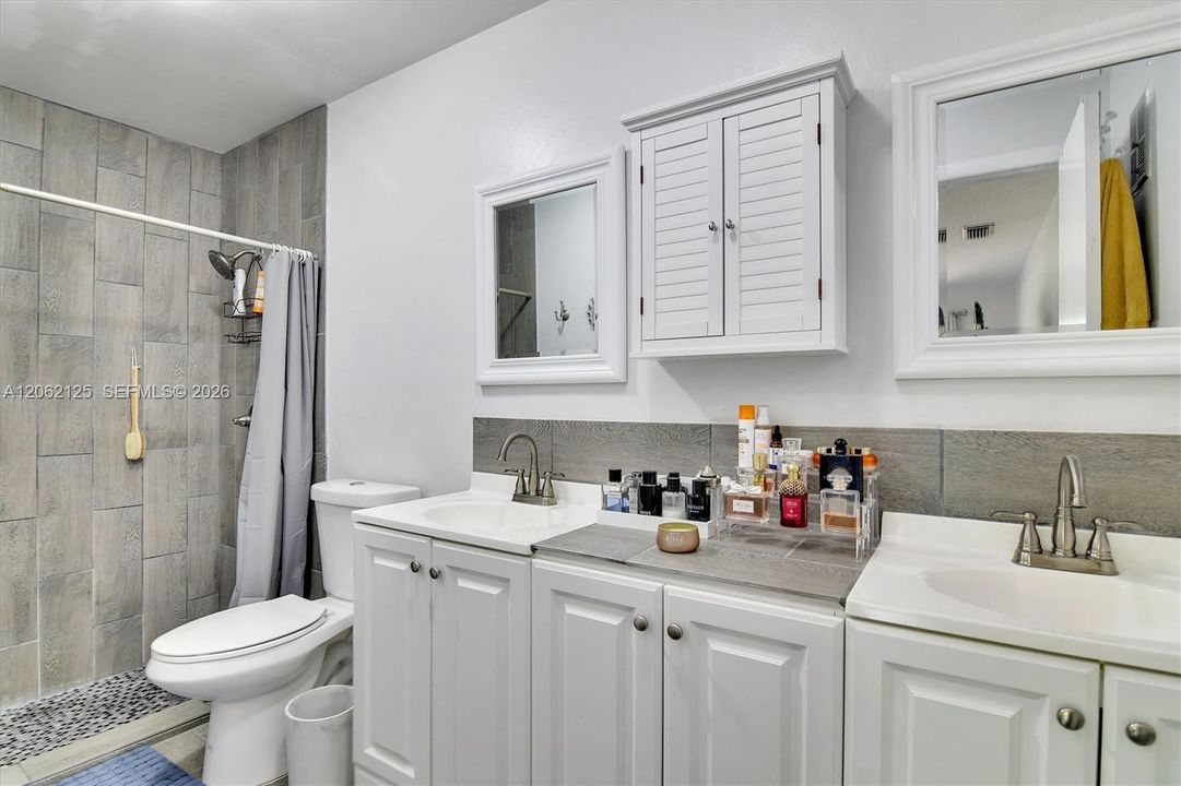 For Sale: $475,000 (2 beds, 2 baths, 1236 Square Feet)