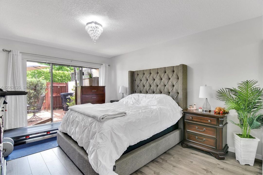 For Sale: $475,000 (2 beds, 2 baths, 1236 Square Feet)