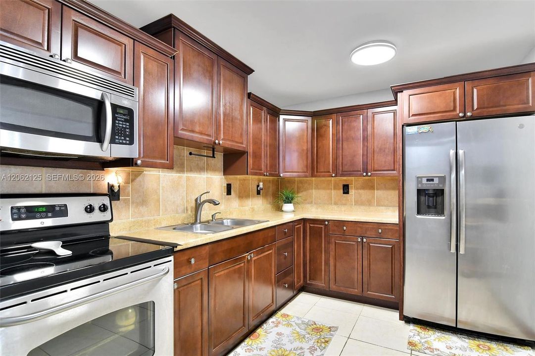 For Sale: $475,000 (2 beds, 2 baths, 1236 Square Feet)