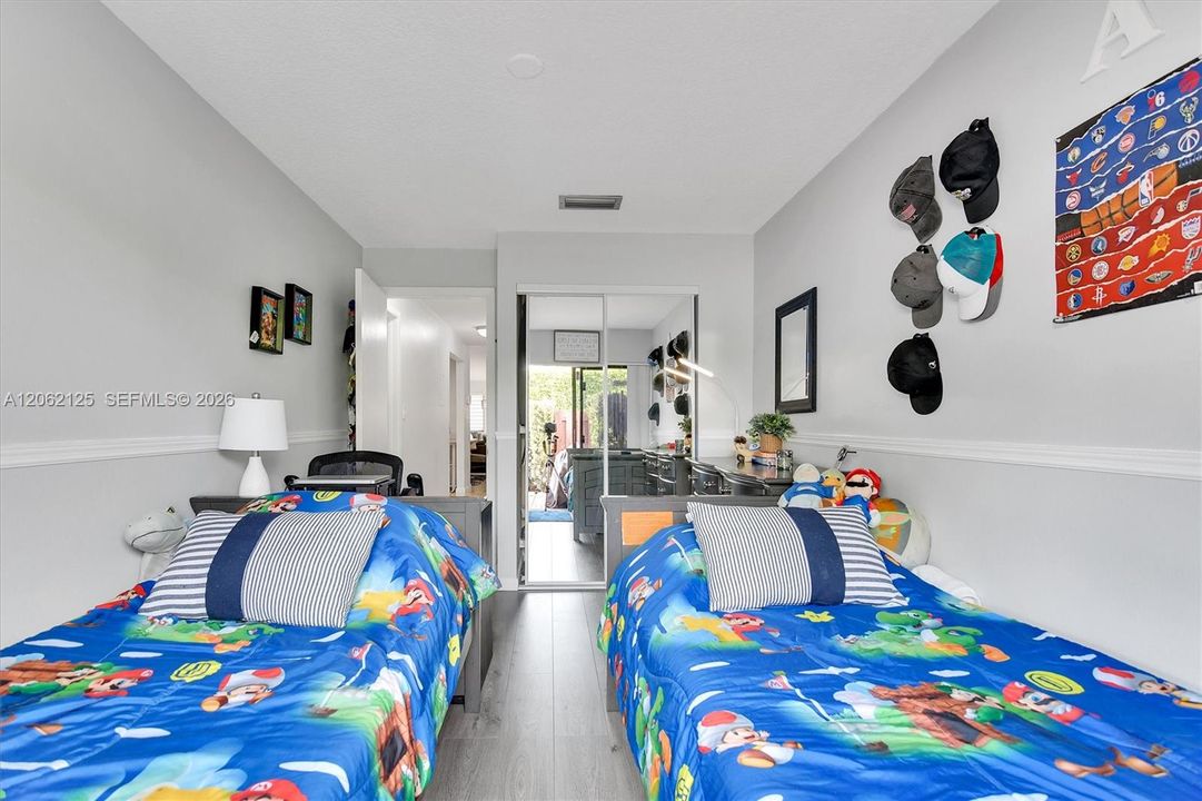 For Sale: $475,000 (2 beds, 2 baths, 1236 Square Feet)