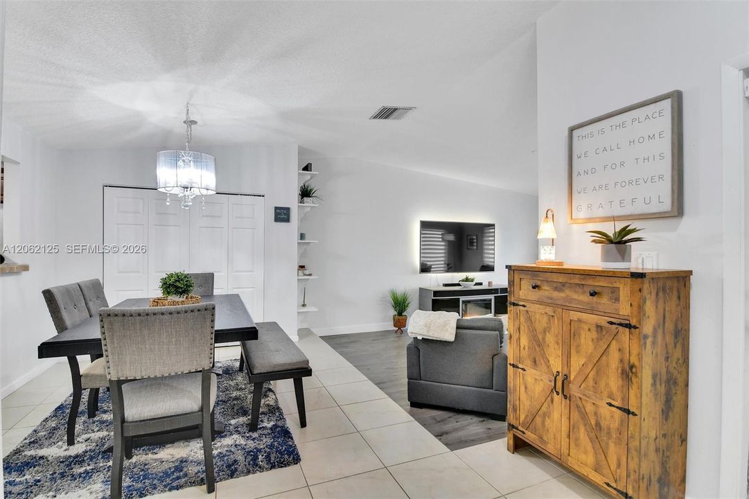 For Sale: $475,000 (2 beds, 2 baths, 1236 Square Feet)