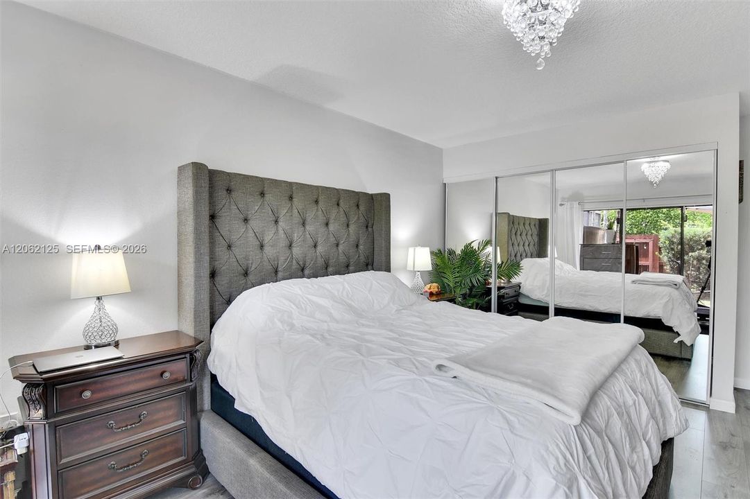 For Sale: $475,000 (2 beds, 2 baths, 1236 Square Feet)