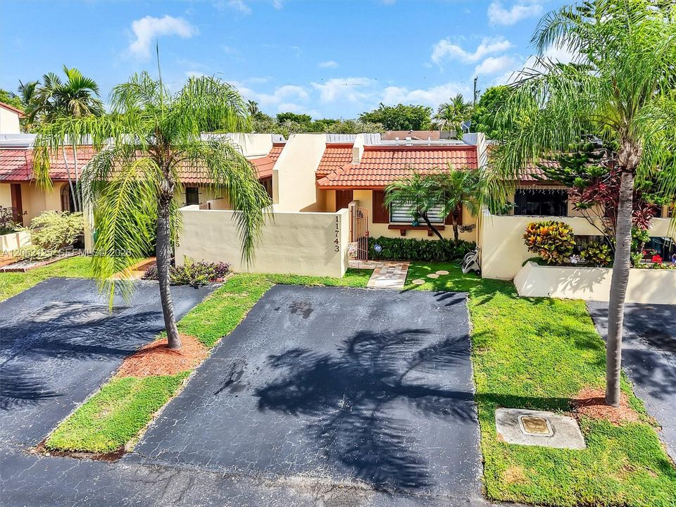 For Sale: $475,000 (2 beds, 2 baths, 1236 Square Feet)
