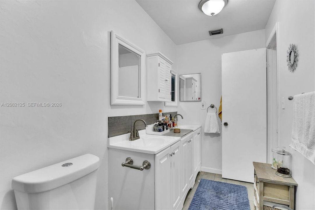 For Sale: $475,000 (2 beds, 2 baths, 1236 Square Feet)