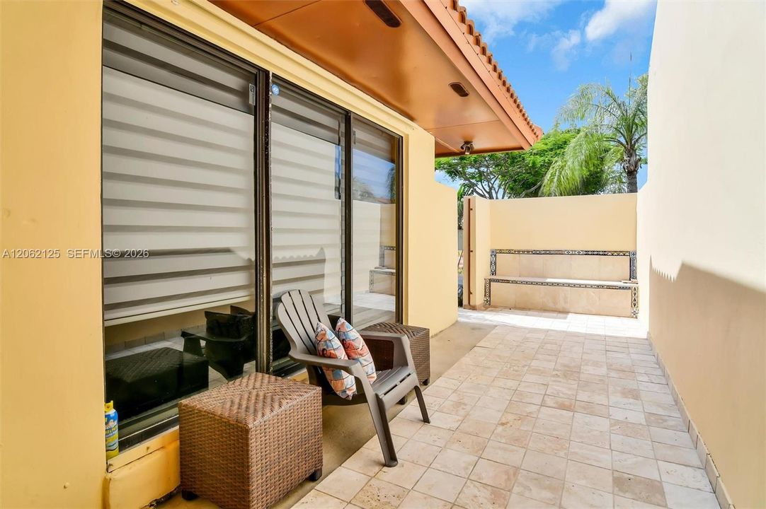 For Sale: $475,000 (2 beds, 2 baths, 1236 Square Feet)