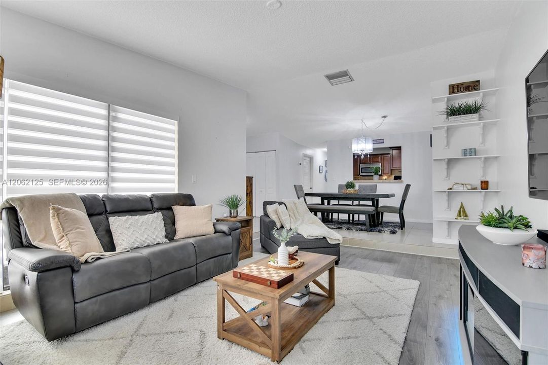 For Sale: $475,000 (2 beds, 2 baths, 1236 Square Feet)