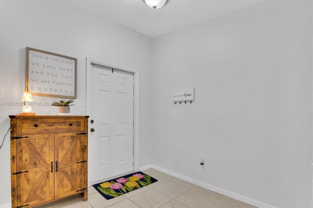 For Sale: $475,000 (2 beds, 2 baths, 1236 Square Feet)