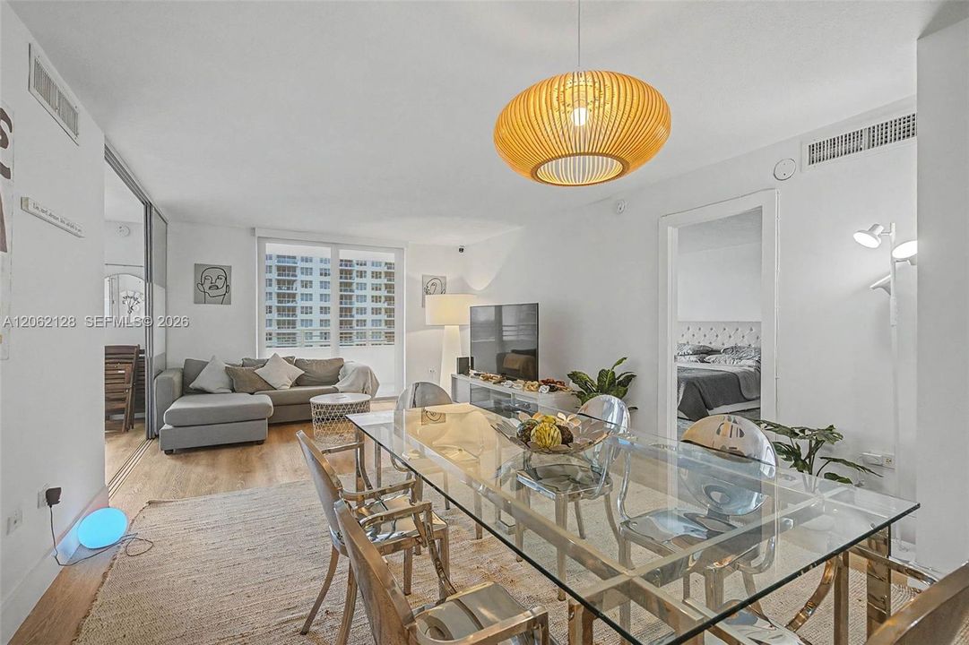 В аренду: $3,300 (2 спален, 2 ванн, 1048 Квадратных фут)