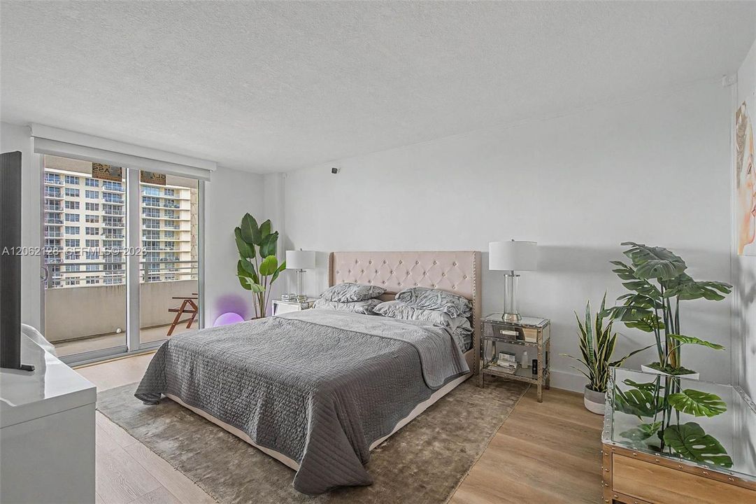 В аренду: $3,300 (2 спален, 2 ванн, 1048 Квадратных фут)