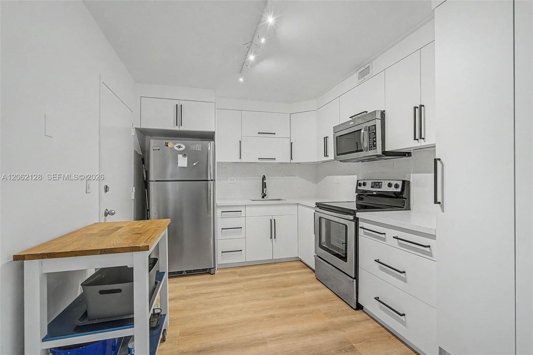 В аренду: $3,300 (2 спален, 2 ванн, 1048 Квадратных фут)