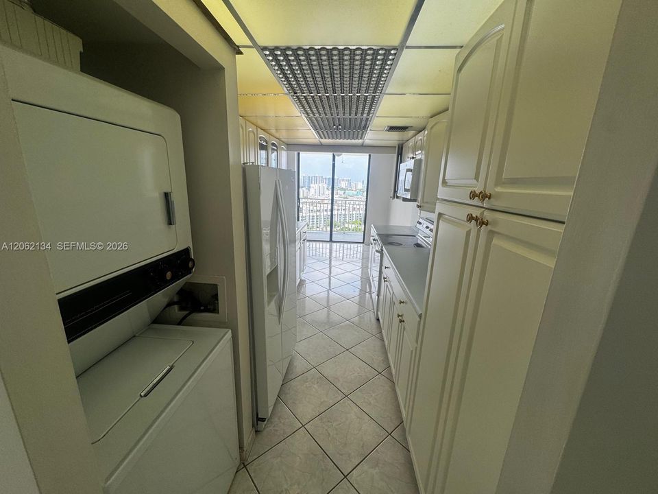 В аренду: $2,750 (2 спален, 2 ванн, 1840 Квадратных фут)