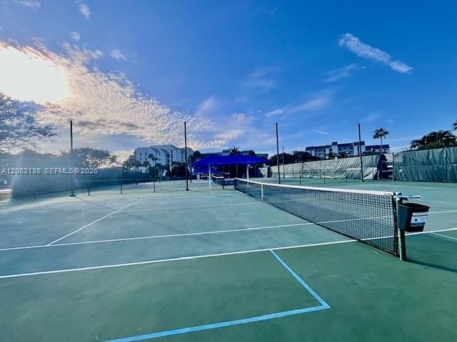 En Venta: $895,000 (3 camas, 2 baños, 1978 Pies cuadrados)