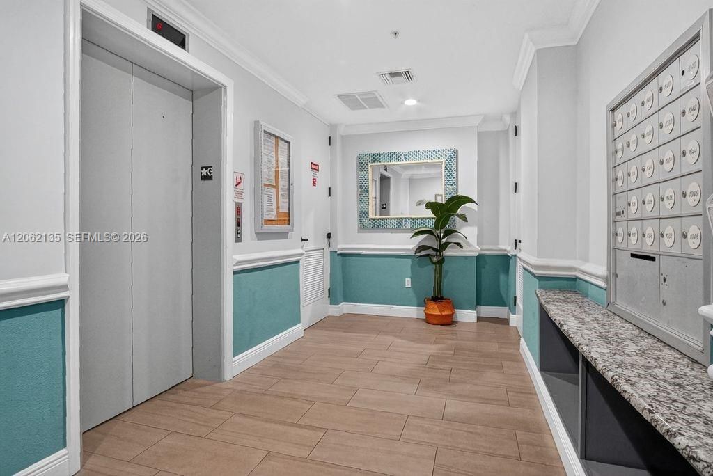 En Venta: $895,000 (3 camas, 2 baños, 1978 Pies cuadrados)