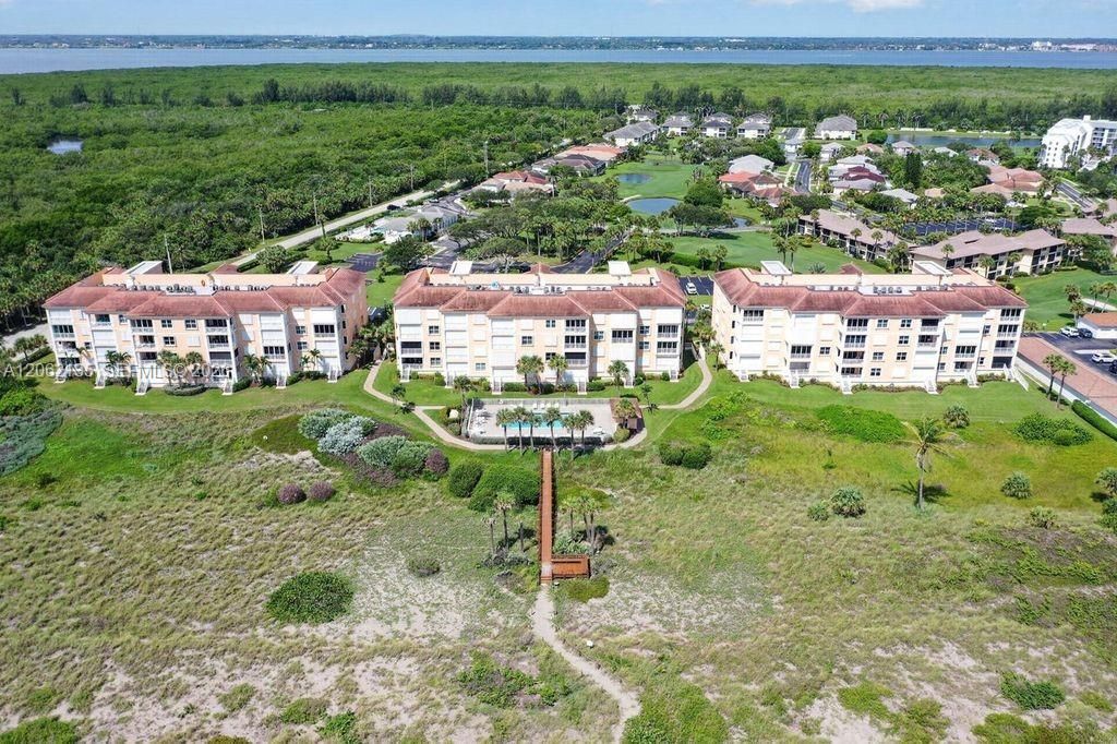 En Venta: $895,000 (3 camas, 2 baños, 1978 Pies cuadrados)