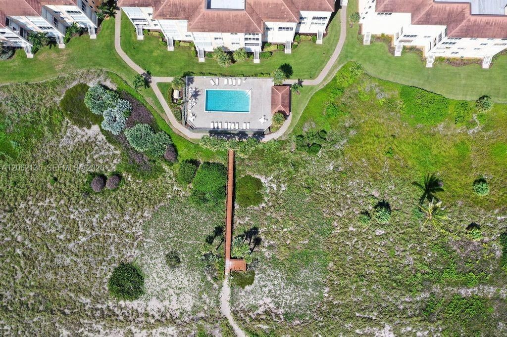En Venta: $895,000 (3 camas, 2 baños, 1978 Pies cuadrados)