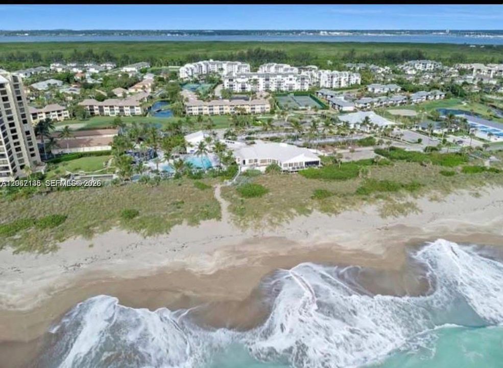 En Venta: $895,000 (3 camas, 2 baños, 1978 Pies cuadrados)