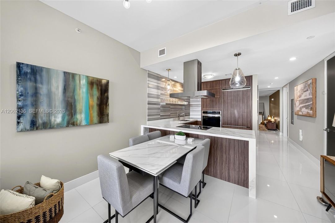 En Venta: $1,150,000 (2 camas, 2 baños, 1557 Pies cuadrados)