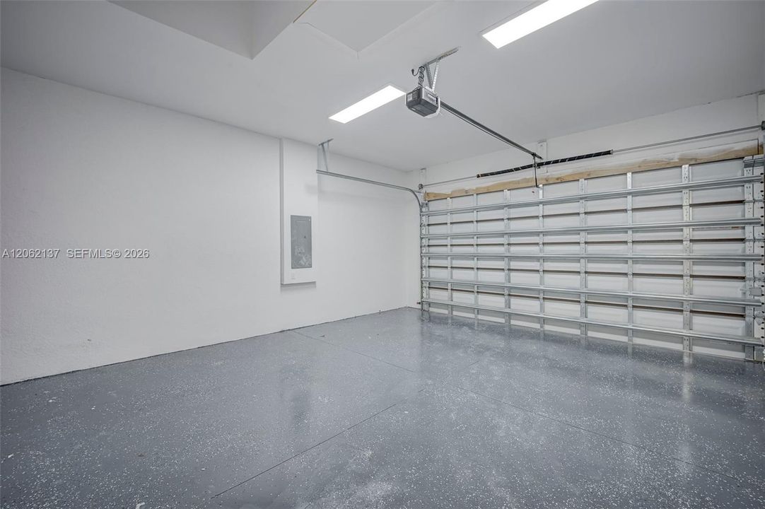 На продажу: $329,999 (3 спален, 2 ванн, 1603 Квадратных фут)