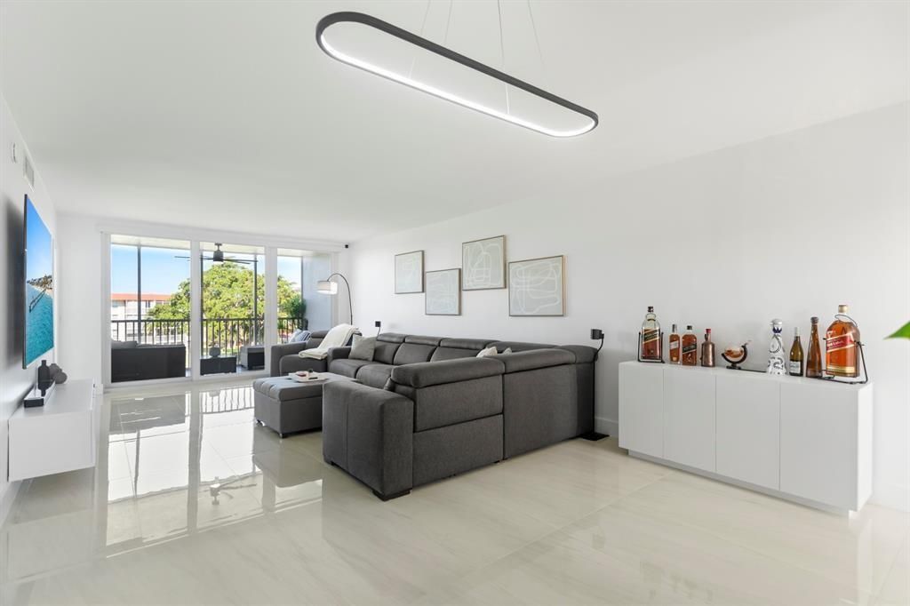 3100