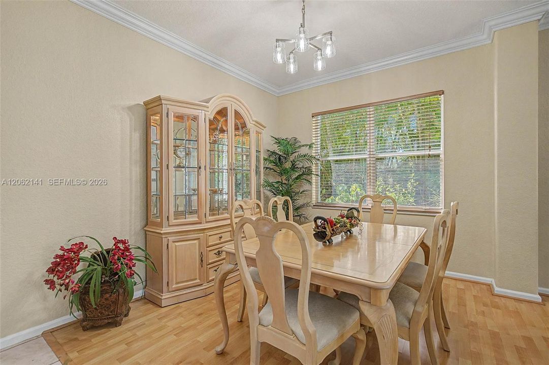 На продажу: $1,050,000 (5 спален, 3 ванн, 3156 Квадратных фут)
