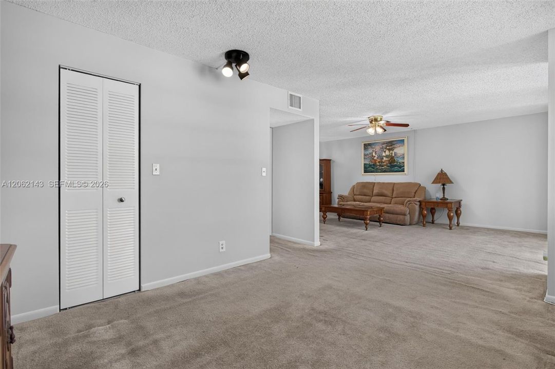 For Sale: $124,900 (2 beds, 2 baths, 1162 Square Feet)