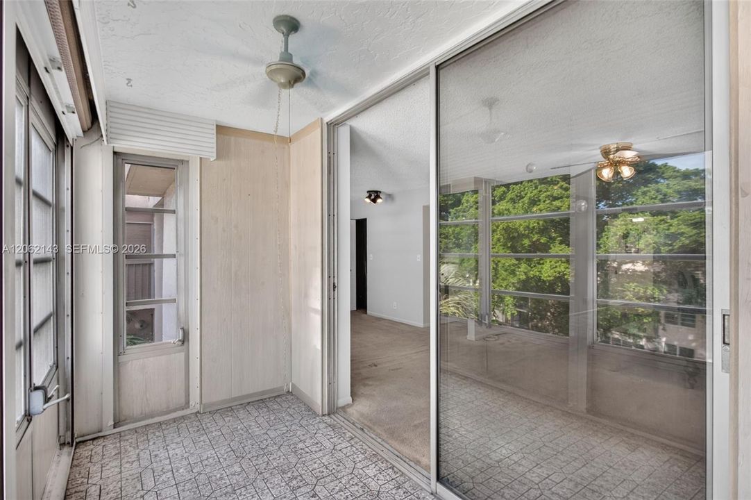 For Sale: $124,900 (2 beds, 2 baths, 1162 Square Feet)