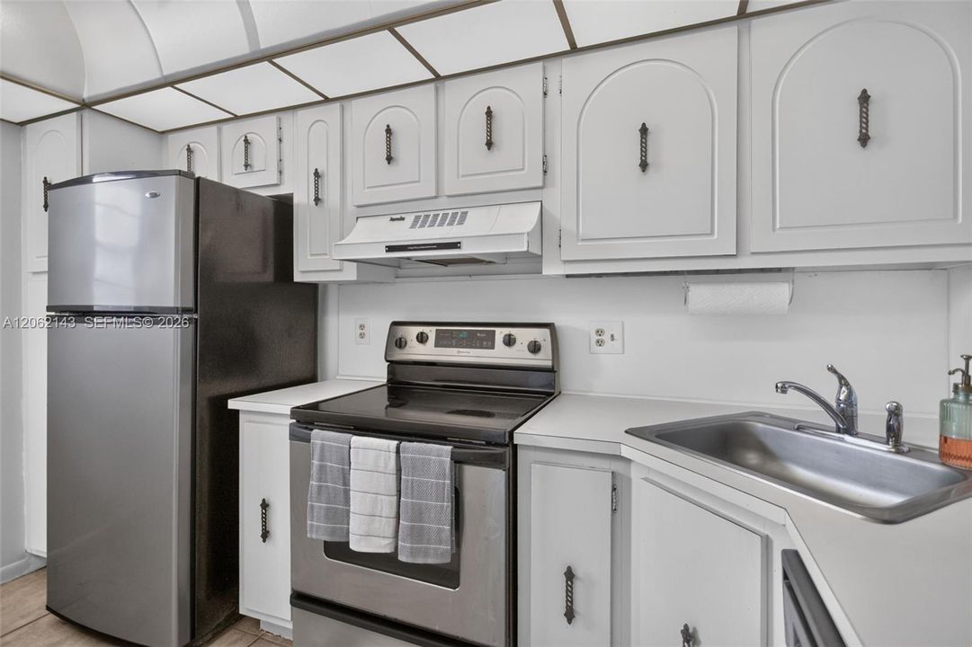 For Sale: $124,900 (2 beds, 2 baths, 1162 Square Feet)