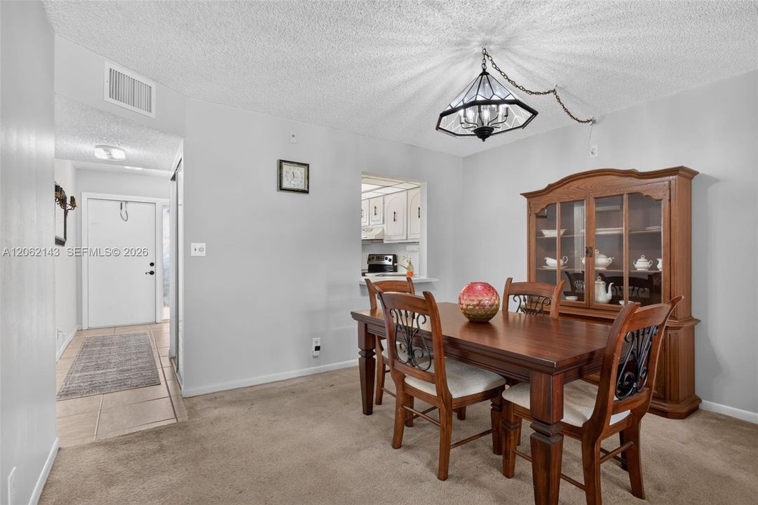 For Sale: $124,900 (2 beds, 2 baths, 1162 Square Feet)