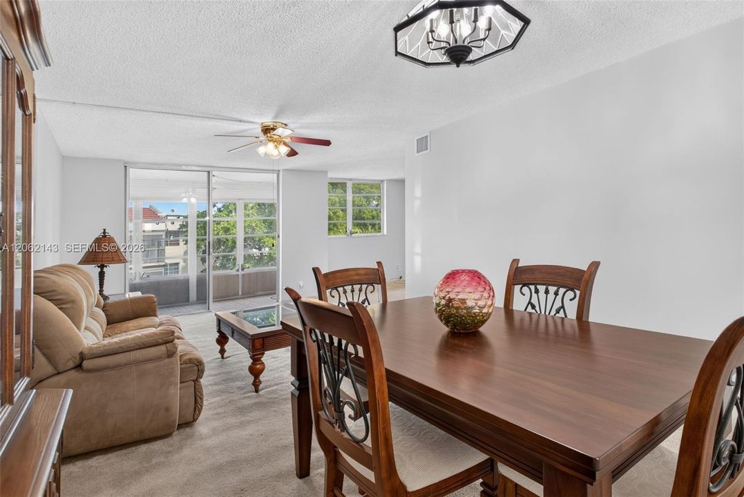 For Sale: $124,900 (2 beds, 2 baths, 1162 Square Feet)
