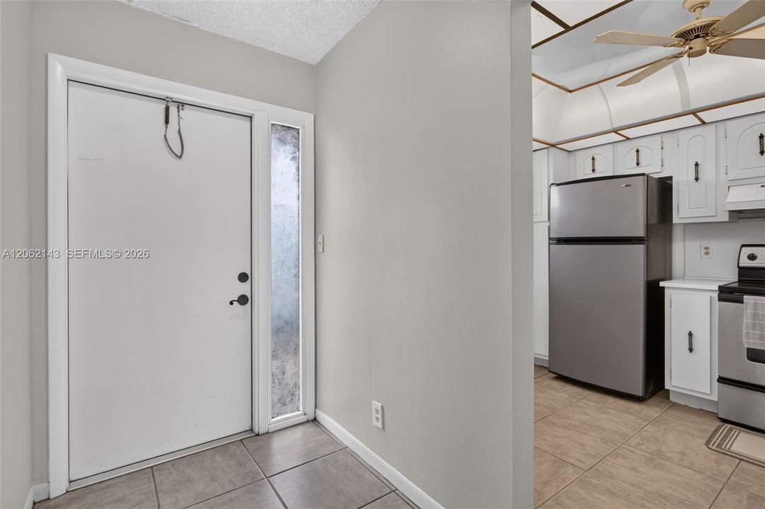 For Sale: $124,900 (2 beds, 2 baths, 1162 Square Feet)