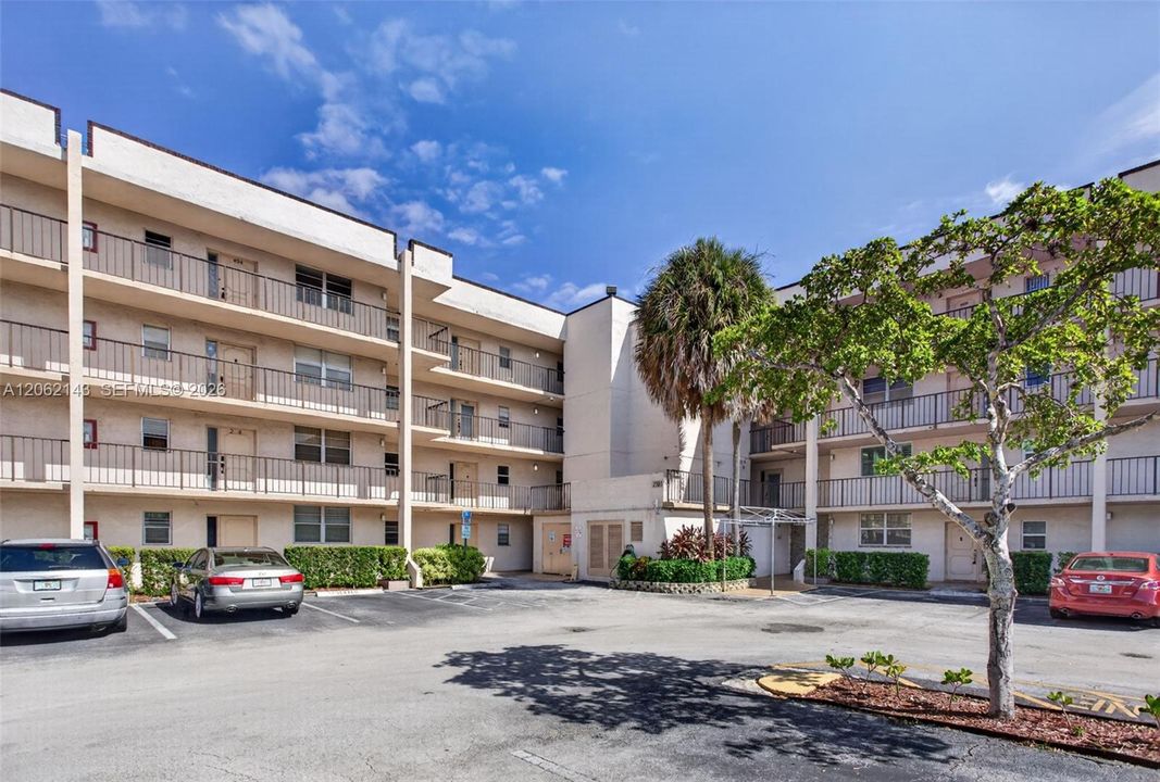 For Sale: $124,900 (2 beds, 2 baths, 1162 Square Feet)
