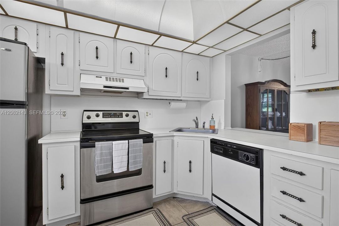For Sale: $124,900 (2 beds, 2 baths, 1162 Square Feet)