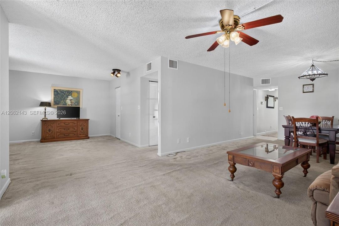 For Sale: $124,900 (2 beds, 2 baths, 1162 Square Feet)