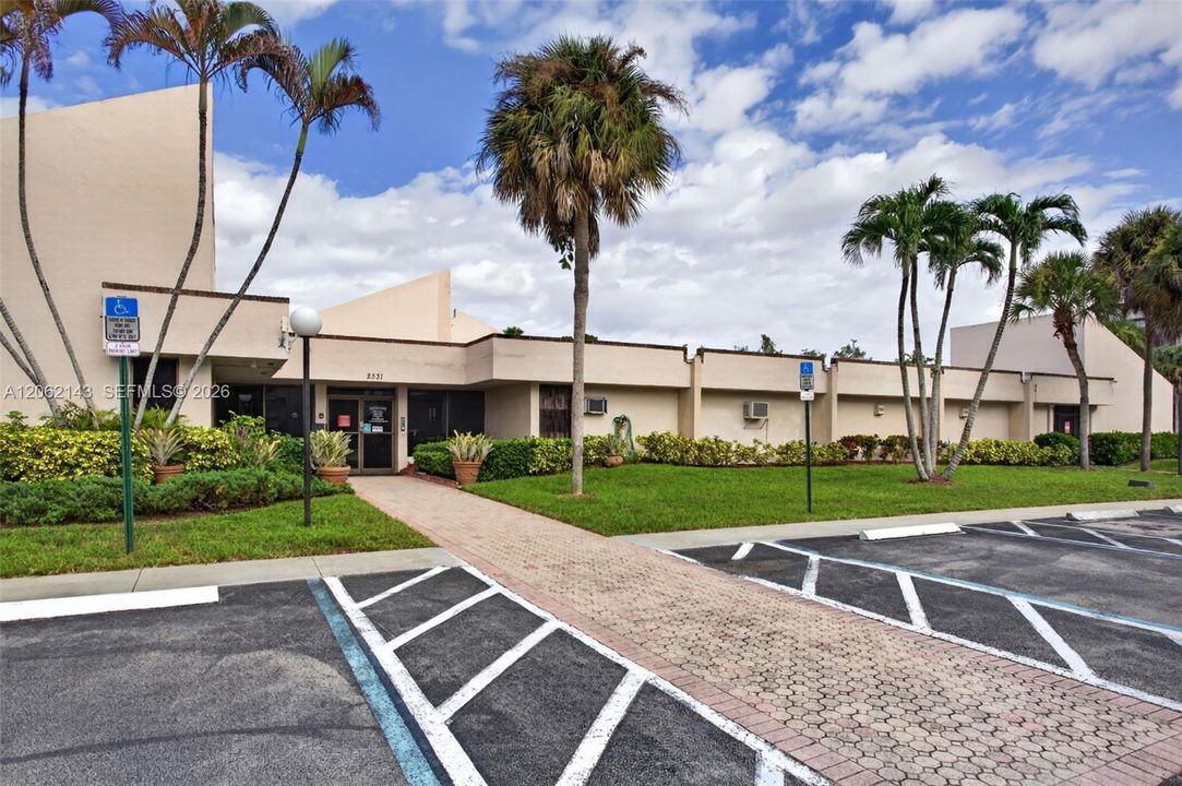 For Sale: $124,900 (2 beds, 2 baths, 1162 Square Feet)